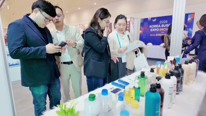  V-VEL who attended the expo